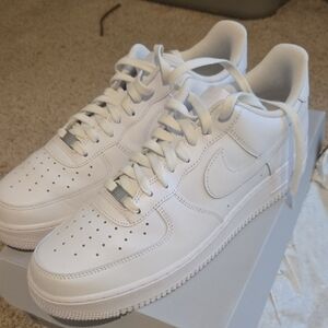 Nike White Men's Low-Top Leather Sneakers